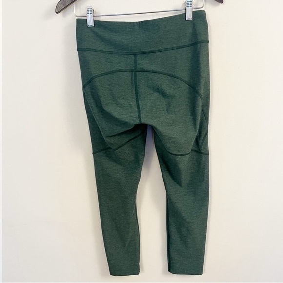 Outdoor Voices 3/4 Warm-up Crop Leggings in Hunter Green Size Medium Athletic - Picture 4 of 7